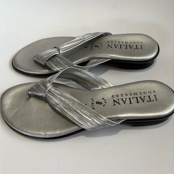 Italian Shoemakers Aleena sandals size 7 metallic steel flat with slight heel - Picture 3 of 6